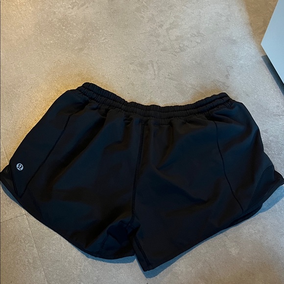 Lululemon Black LR Hotty Hot Shorts 2.5” Size 4 - Picture 3 of 3